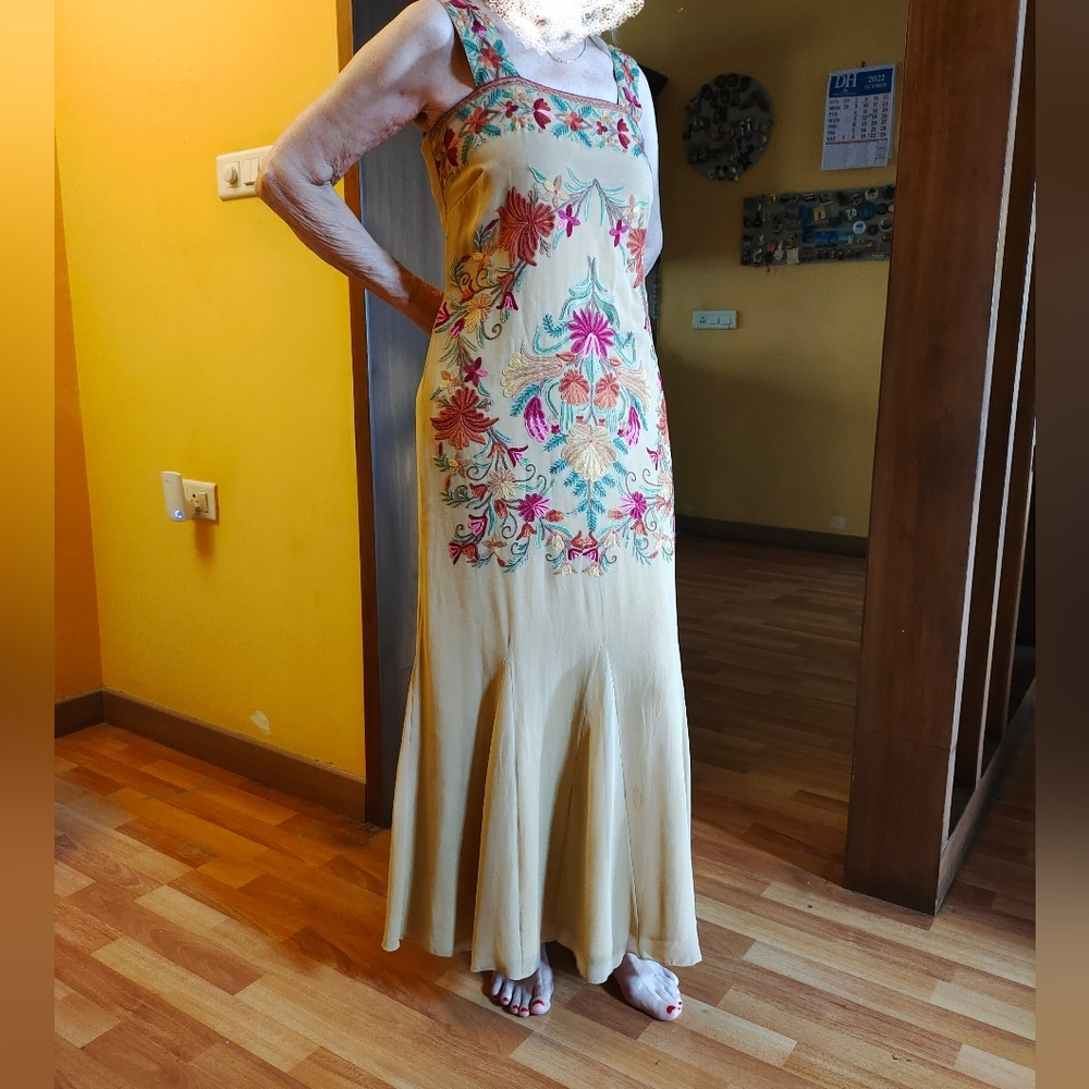 Long chiffon silk strappy beautiful  hand silk lined embroidery. - Picture 11 of 12